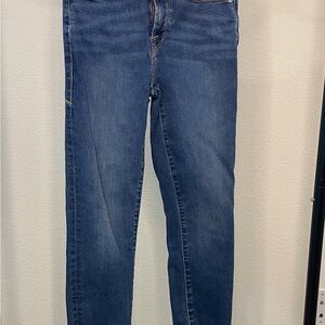 Good American Skinny Jeans in Medium Blue Wash